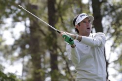 2018 Masters: Bubba Watson curves crazy shot around trees