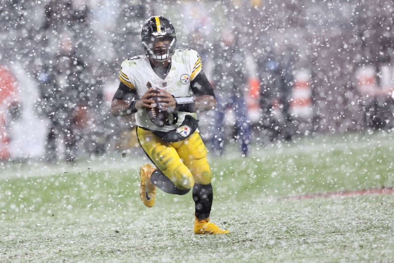 Pittsburgh Steelers quarterback Russell Wilson rolls out against the Cleveland Browns on Thursday at Huntington Bank Field in Cleveland. Photo by Aaron Josefczyk/UPI