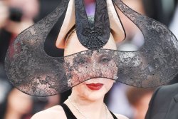 Lady Gaga performs, discusses fiance on 'Jimmy Kimmel Live!'